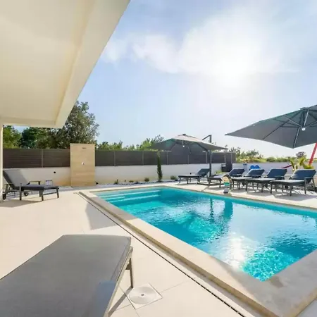 Seaview 032 With Pool